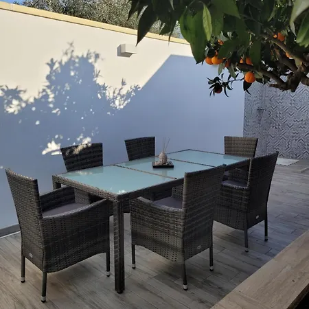 Holiday home Casa Degli Aranci, Smart Work Wifi Garden Terrace *